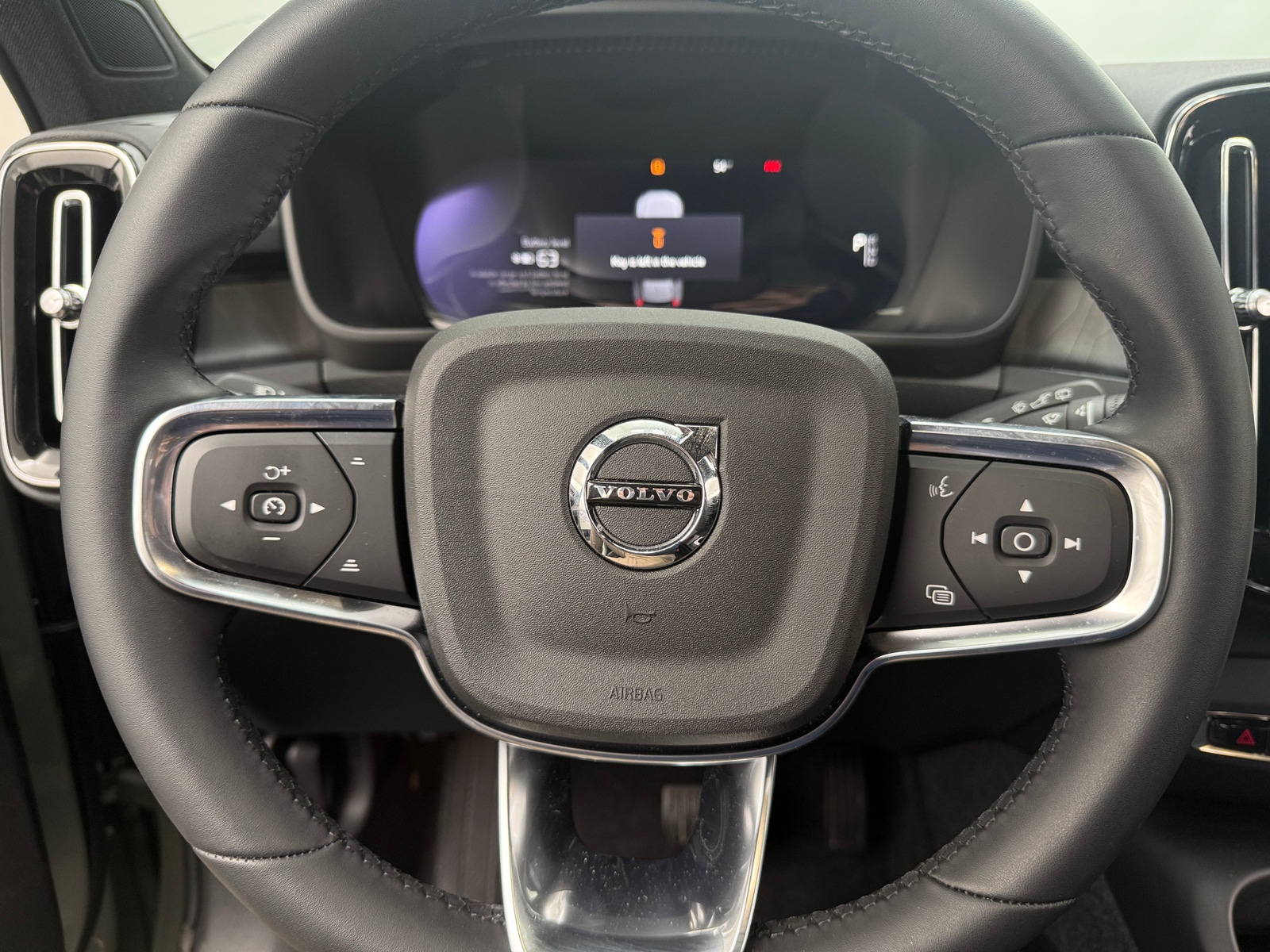 Thumbnail: 2024 Volvo XC40 - 4