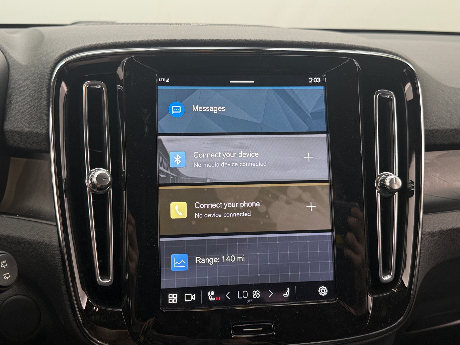 Thumbnail: 2024 Volvo XC40 - 3