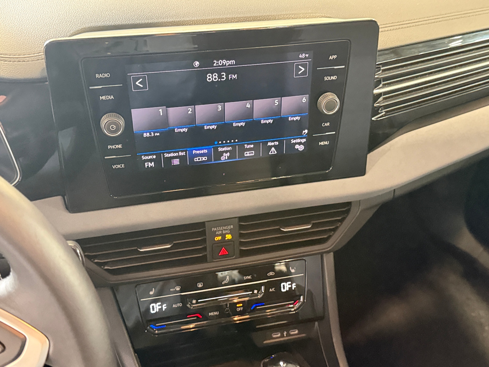 Thumbnail: 2025 Volkswagen Jetta - 3