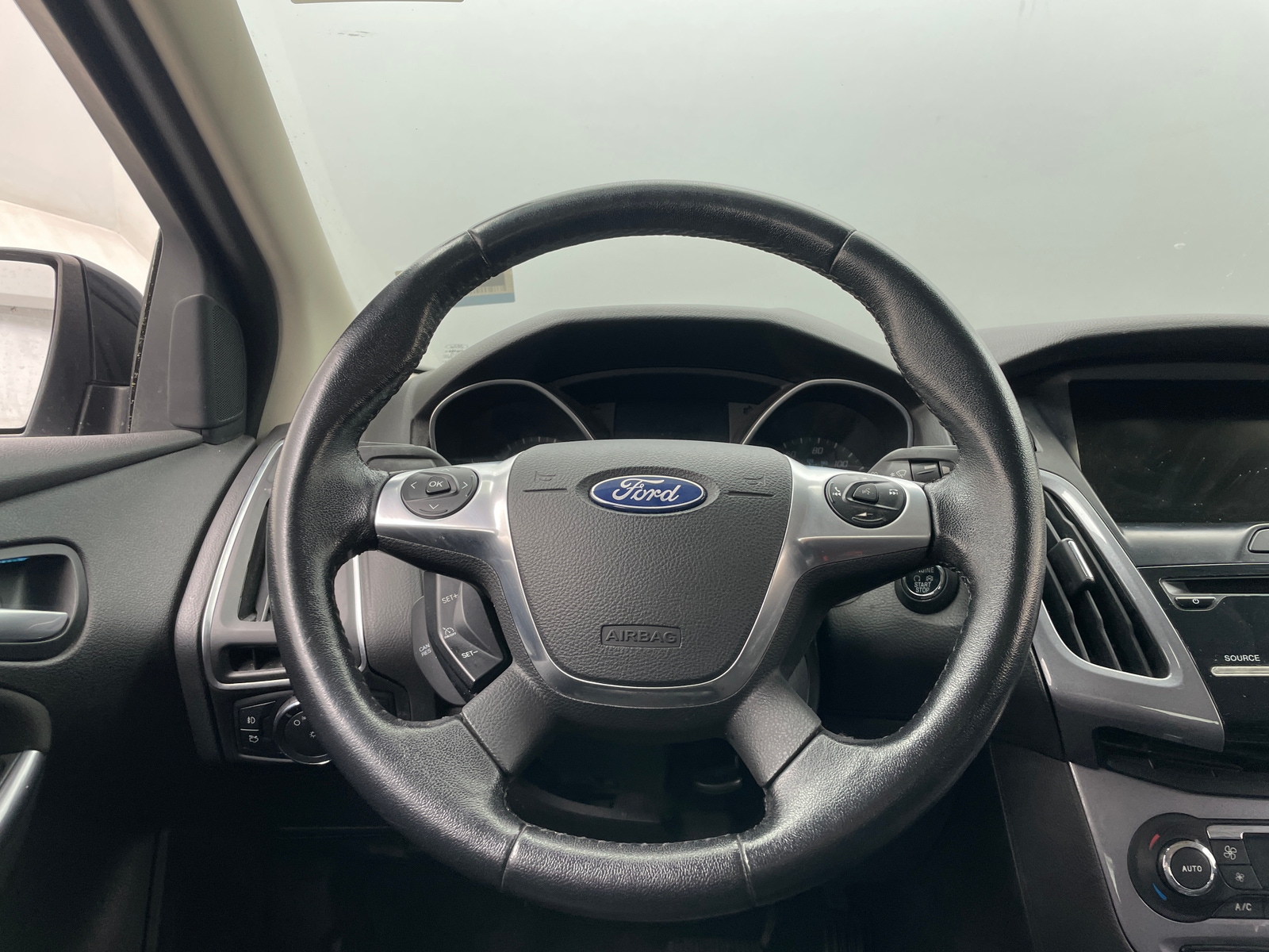 Thumbnail: 2014 Ford Focus - 4