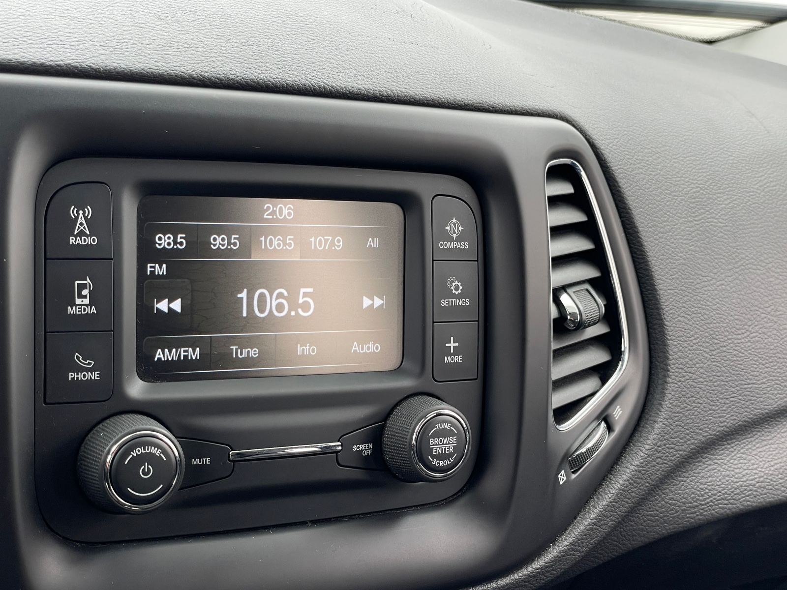 Thumbnail: 2018 Jeep Compass - 4