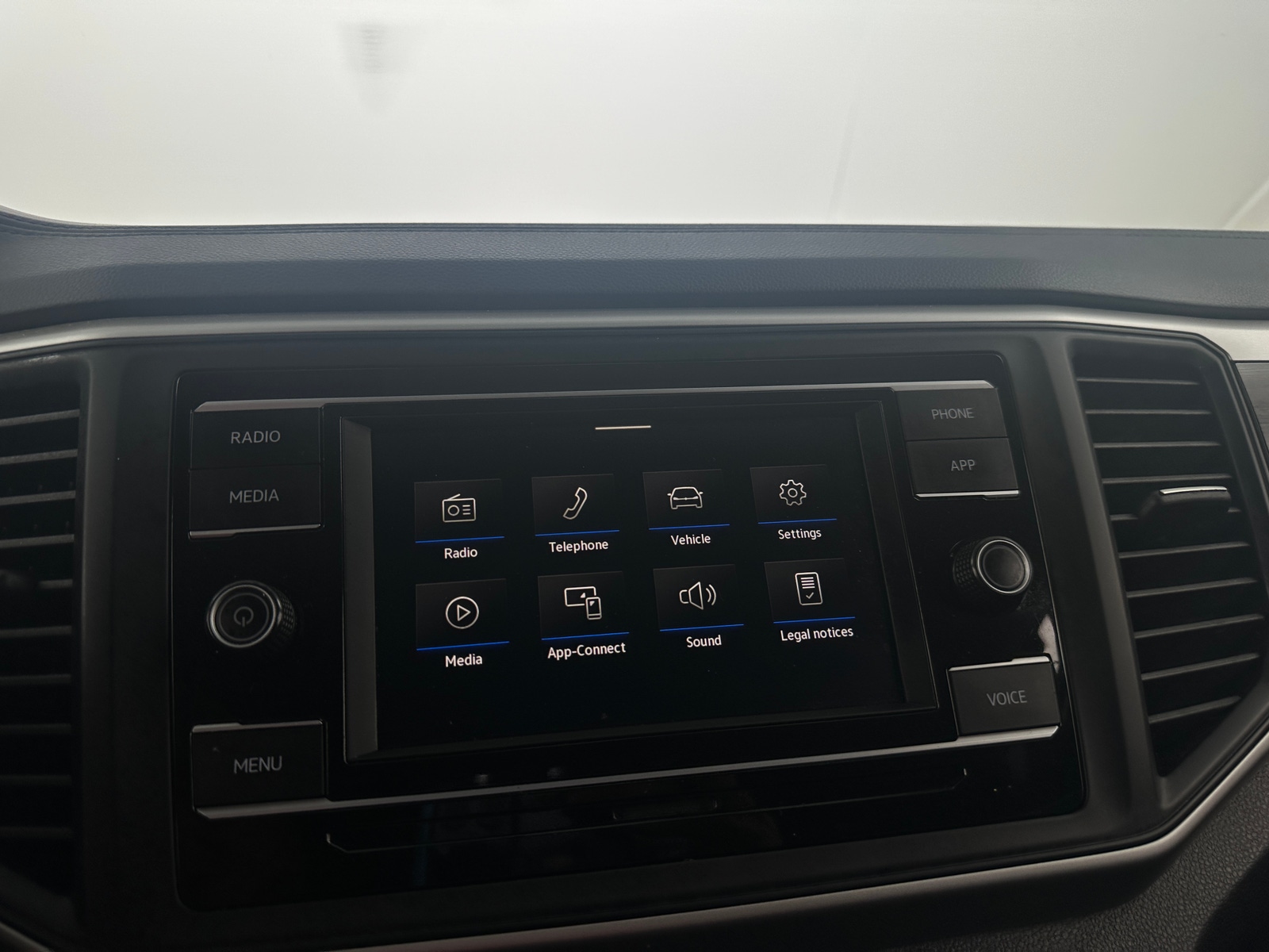 Thumbnail: 2022 Volkswagen Atlas - 3