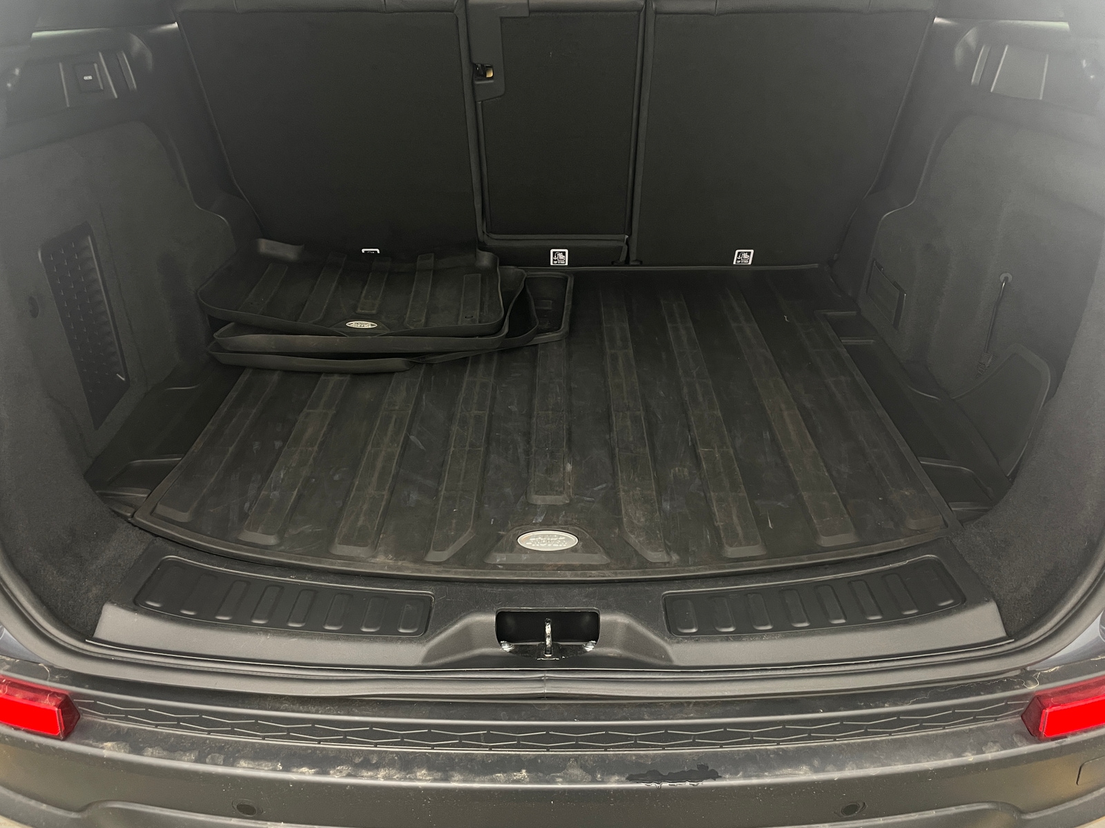 Thumbnail: 2020 Land Rover Discovery Sport - 6