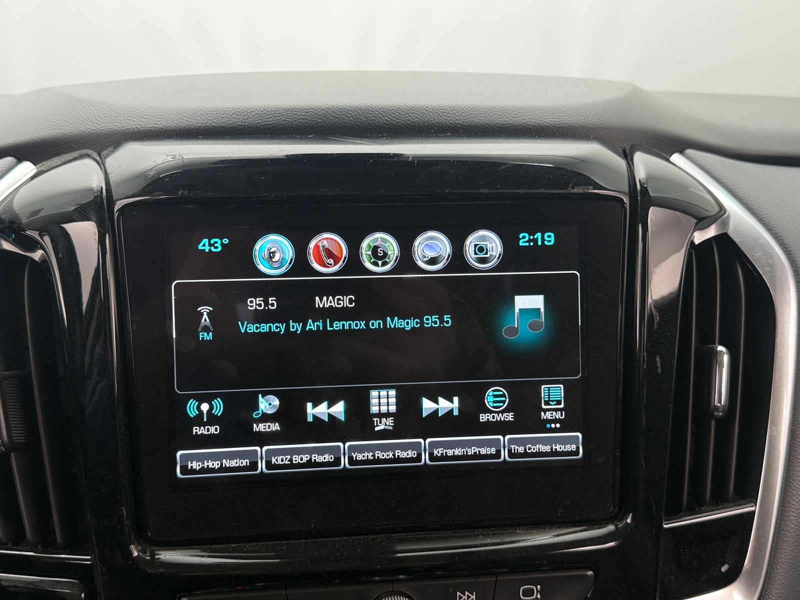 Thumbnail: 2019 Chevrolet Traverse - 3