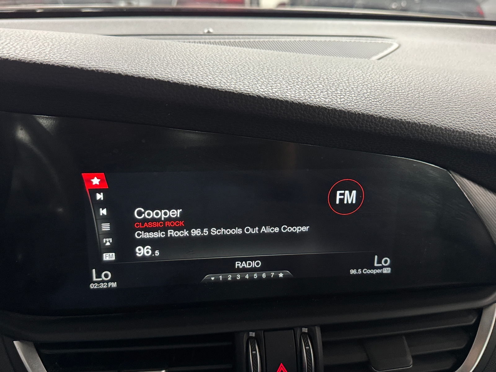 Thumbnail: 2019 Alfa Romeo Giulia - 3