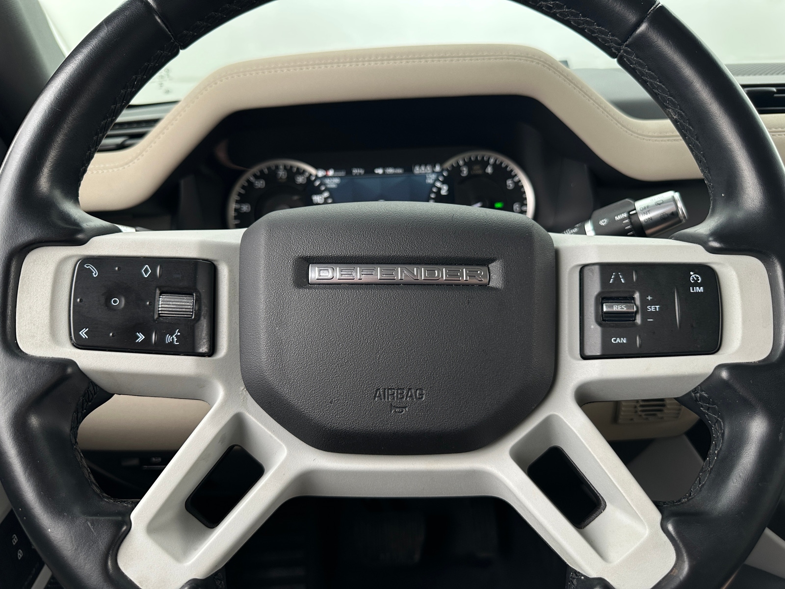 Thumbnail: 2022 Land Rover Defender - 4