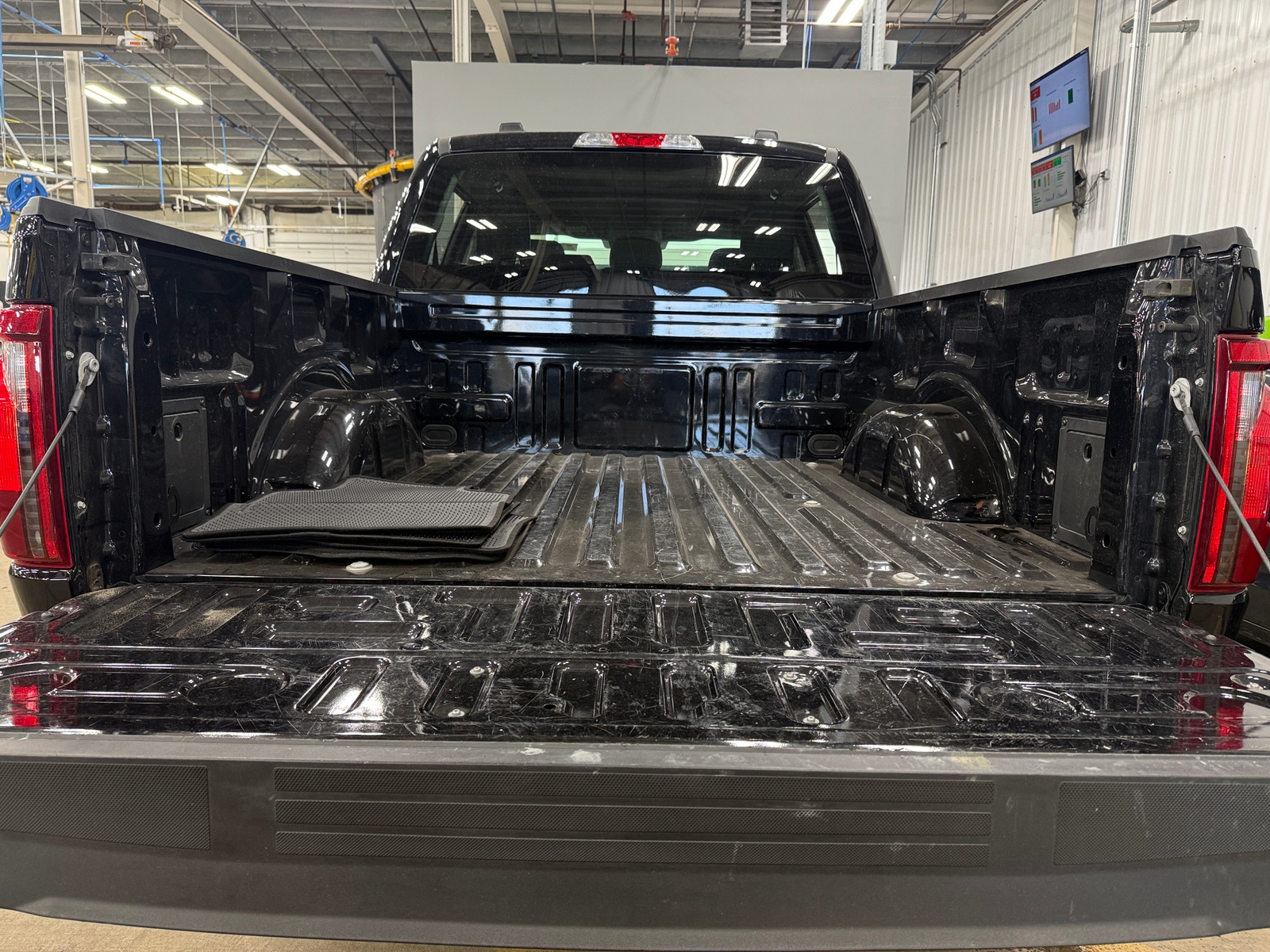 Thumbnail: 2025 Ford Econoline - 7