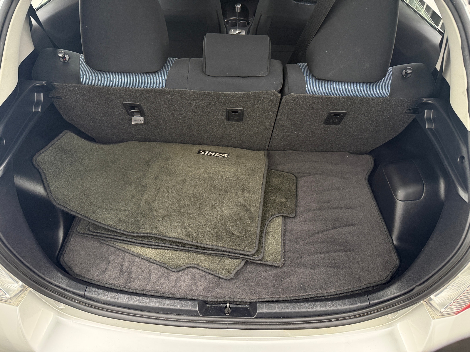 Thumbnail: 2012 Toyota Yaris - 7