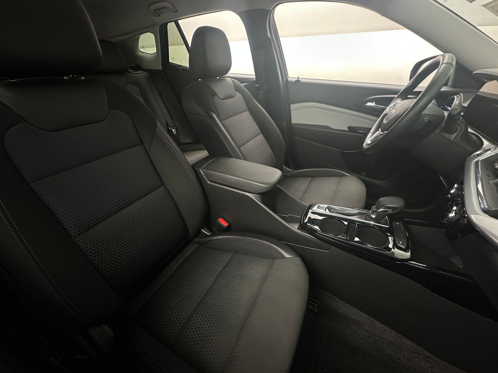 Thumbnail: 2025 Chevrolet Trax - 2