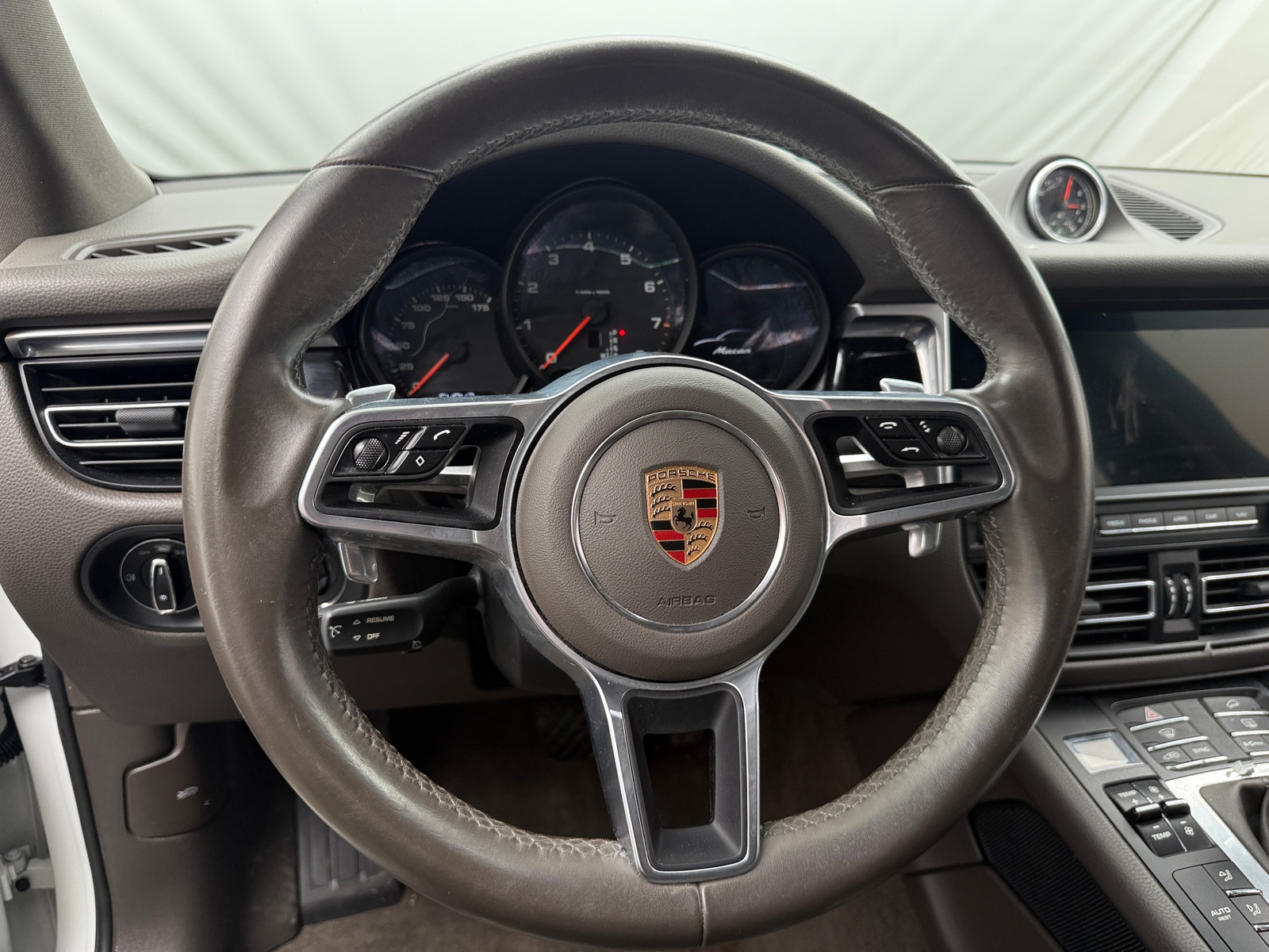 Thumbnail: 2020 Porsche Macan - 4