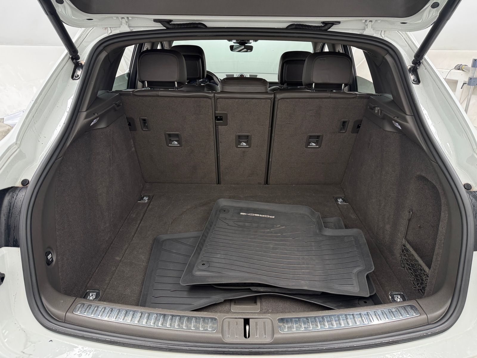 Thumbnail: 2020 Porsche Macan - 6