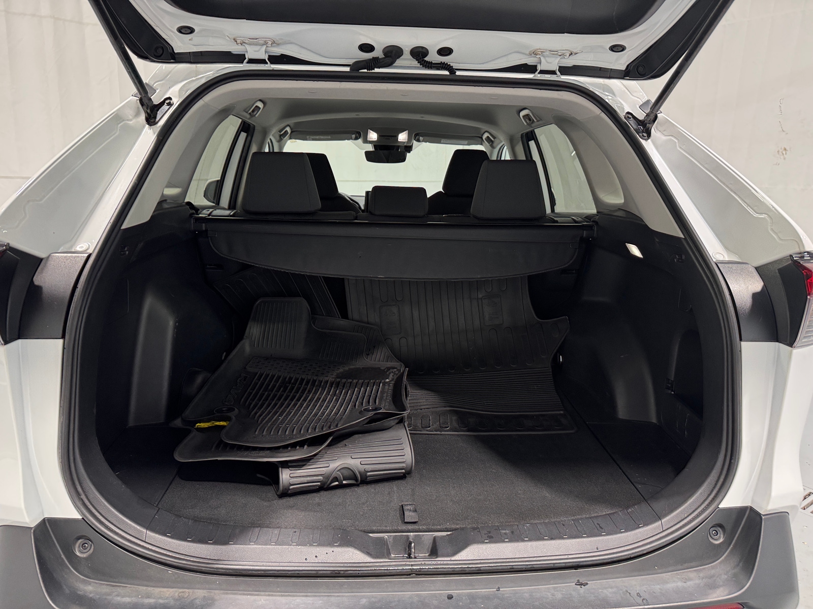 Thumbnail: 2022 Toyota RAV4 - 7