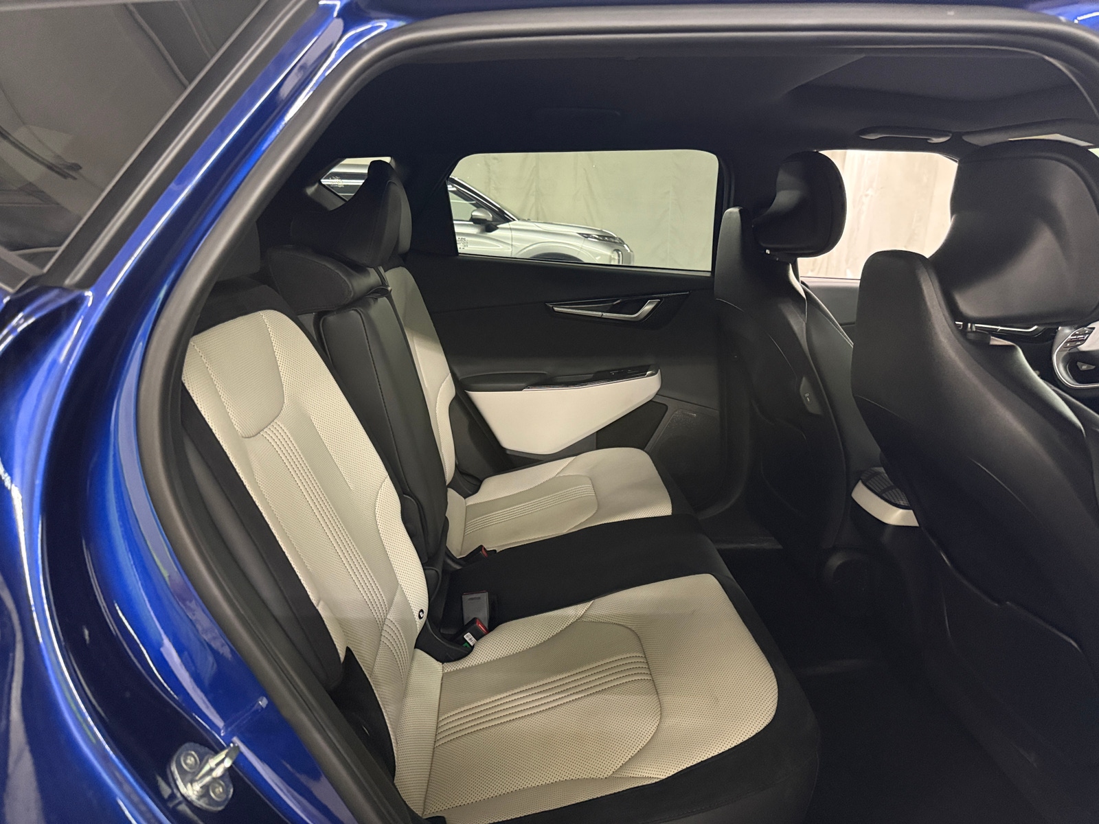 Thumbnail: 2022 Kia EV6 - 5