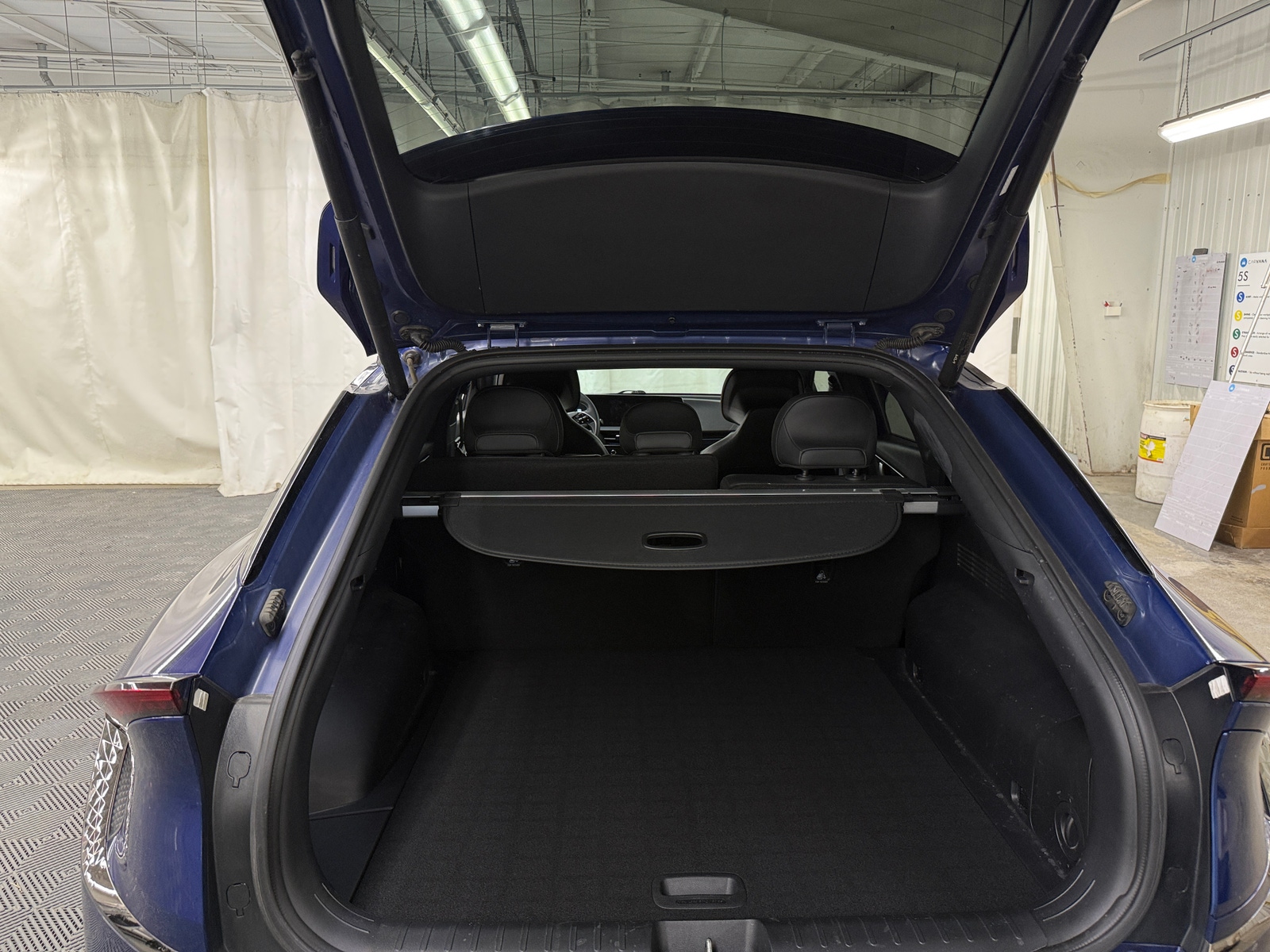 Thumbnail: 2022 Kia EV6 - 6