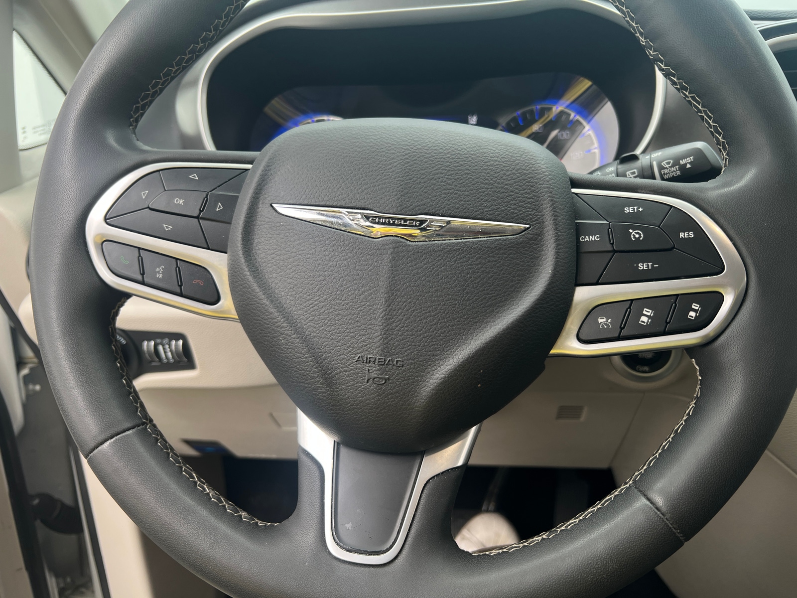 Thumbnail: 2023 Chrysler Pacifica - 4