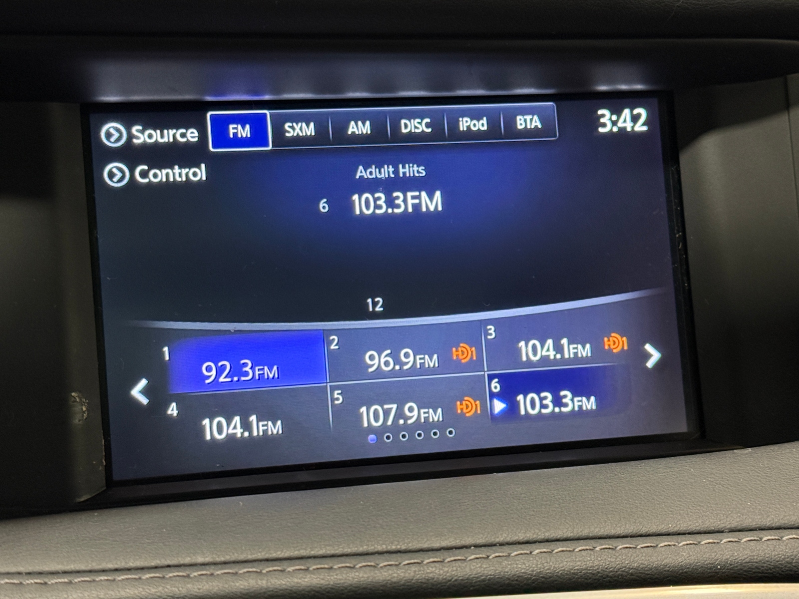 Thumbnail: 2017 INFINITI QX30 - 3