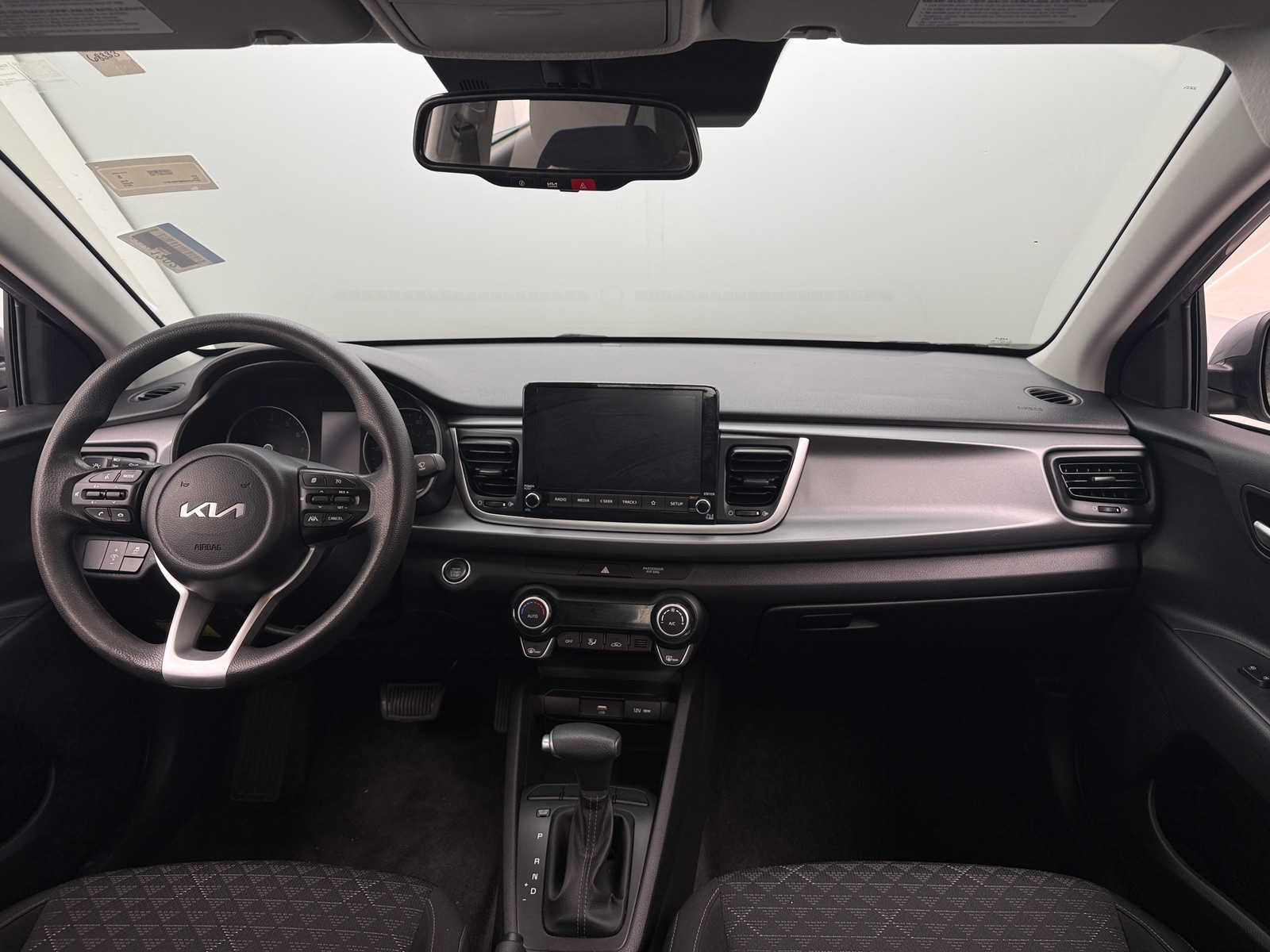 Thumbnail: 2023 Kia Rio - 3