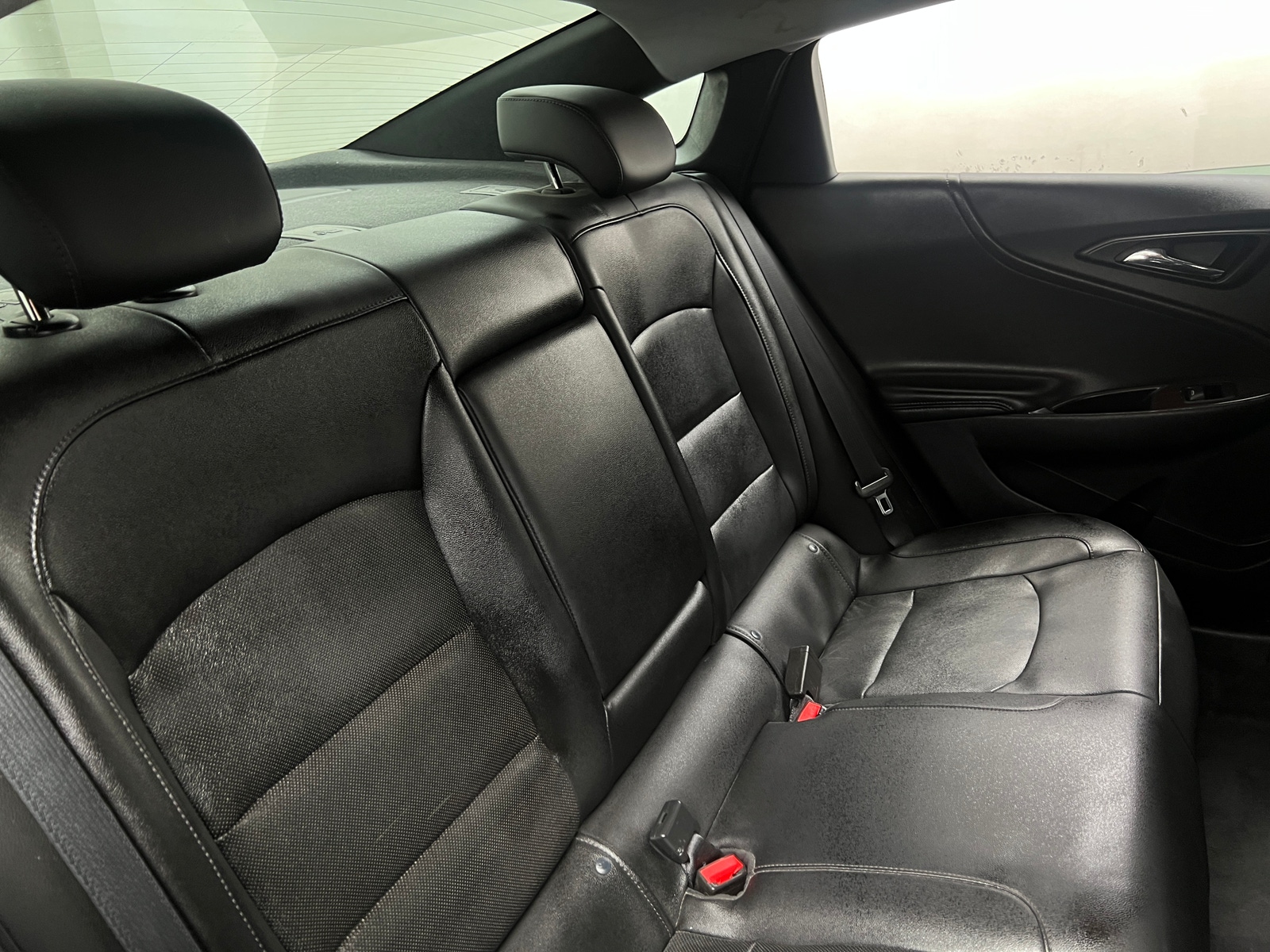 Thumbnail: 2017 Chevrolet Malibu - 5