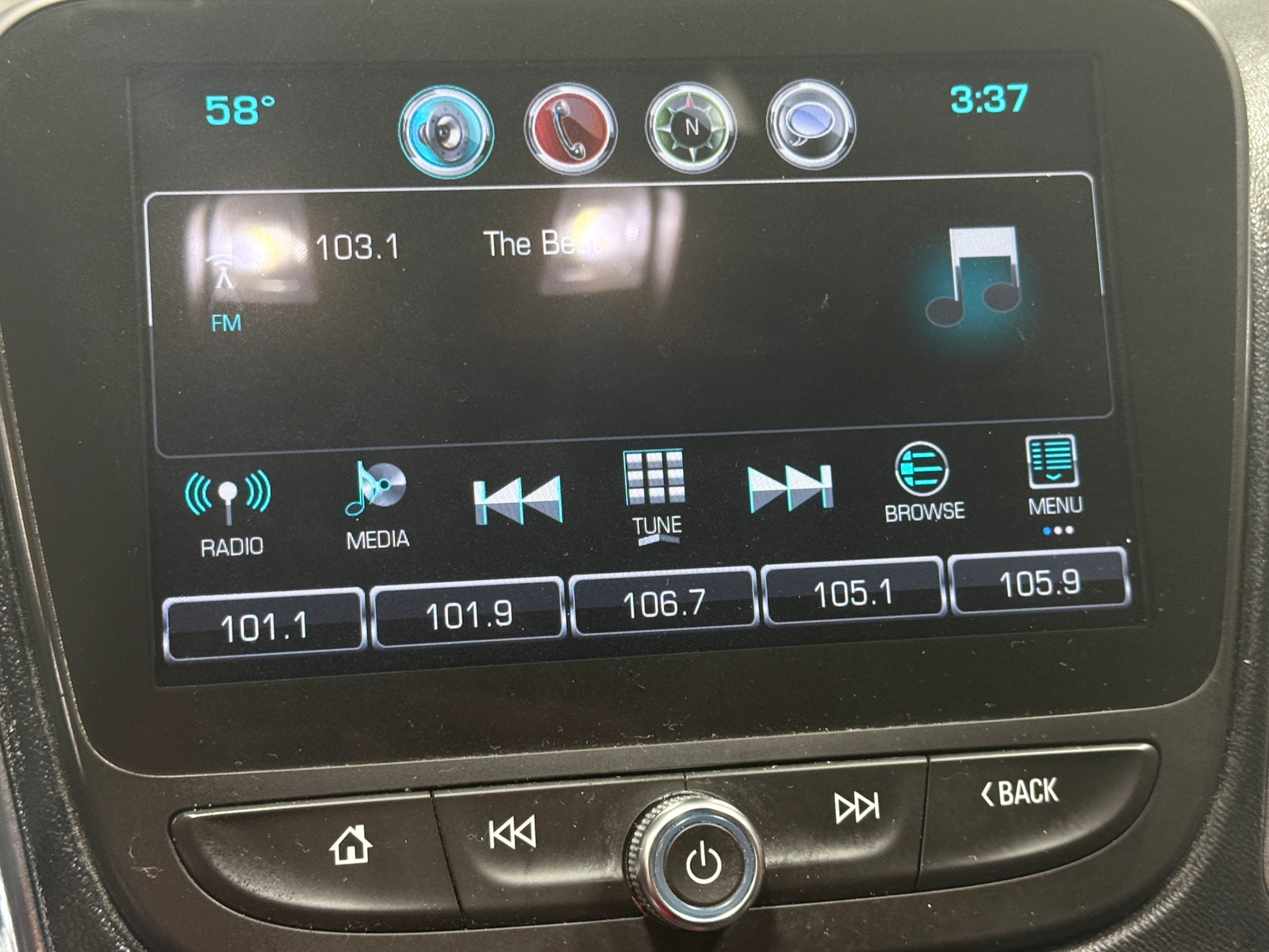 Thumbnail: 2017 Chevrolet Malibu - 3