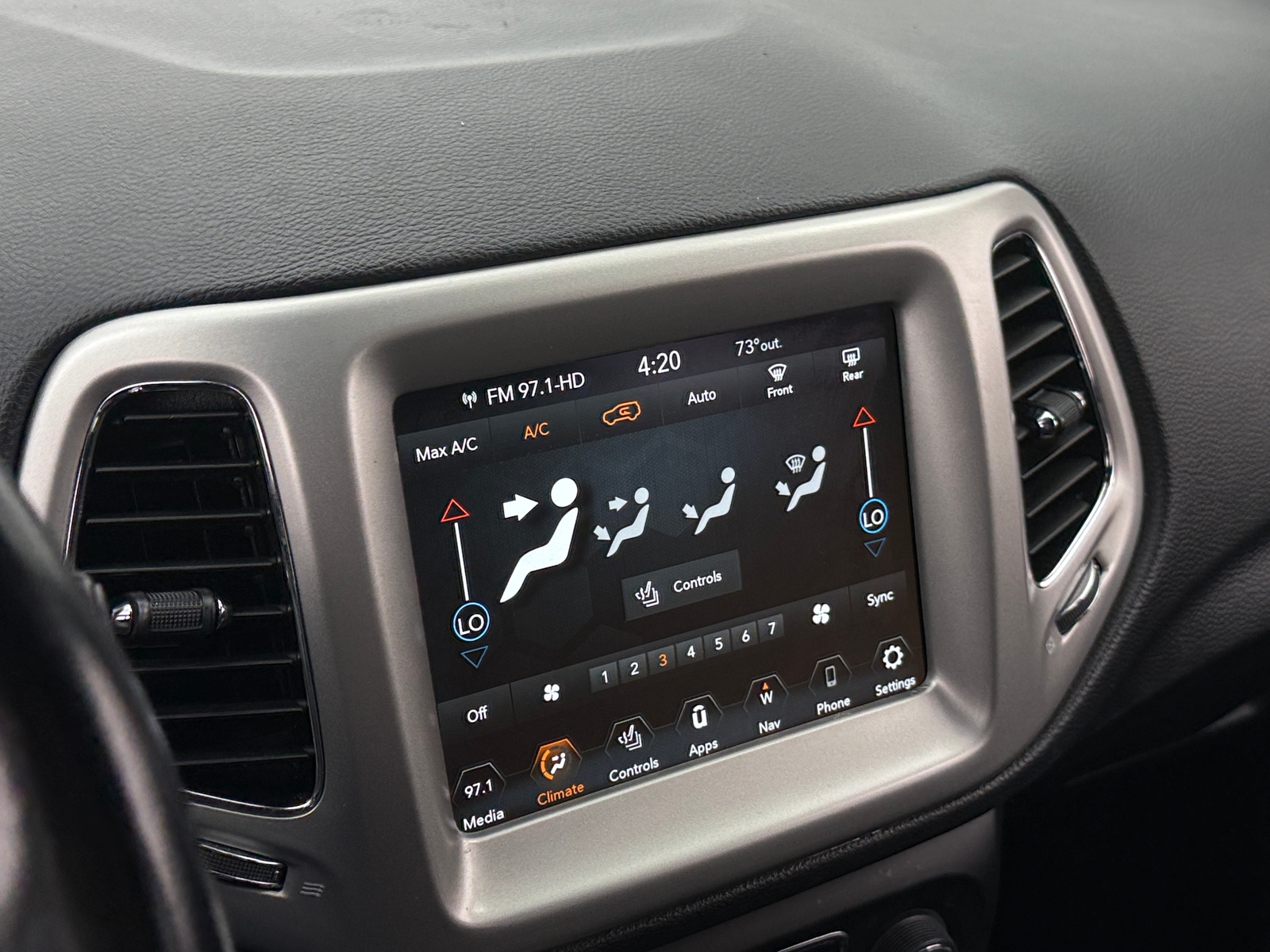 Thumbnail: 2021 Jeep Compass - 3