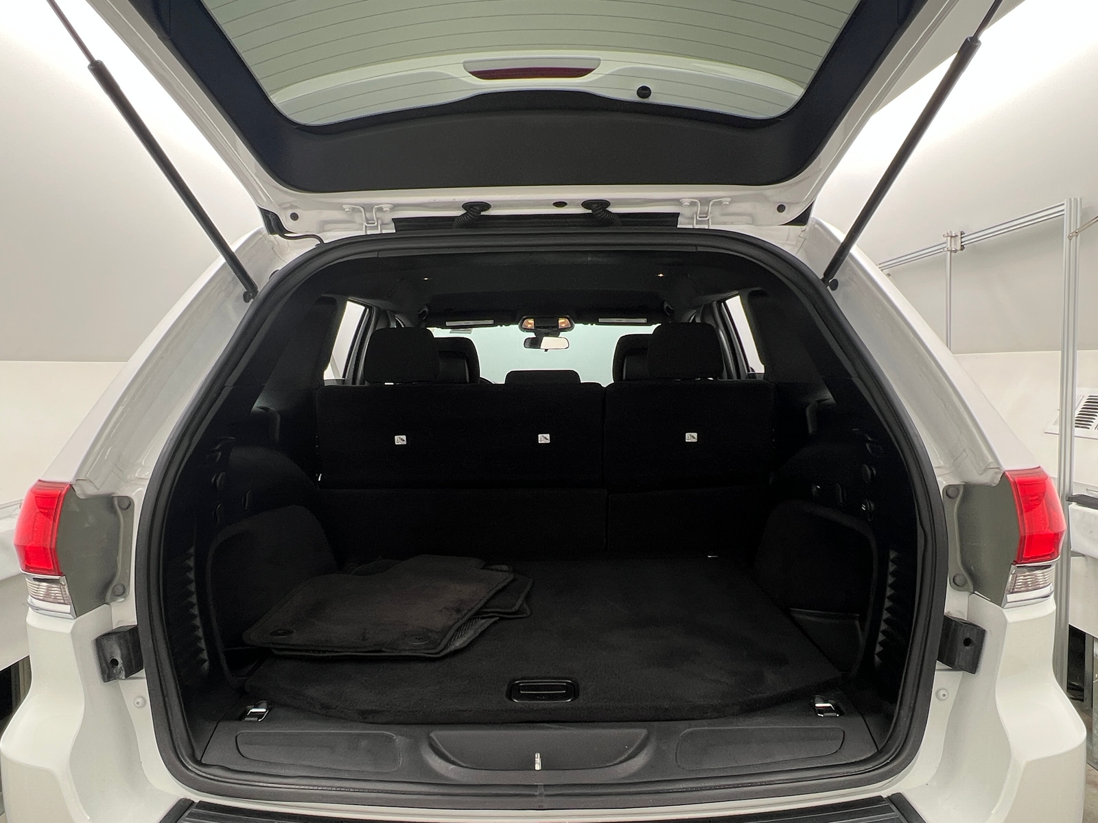 Thumbnail: 2018 Jeep Grand Cherokee - 7