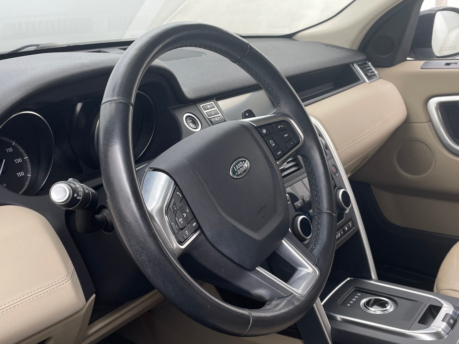 Thumbnail: 2019 Land Rover Discovery Sport - 4