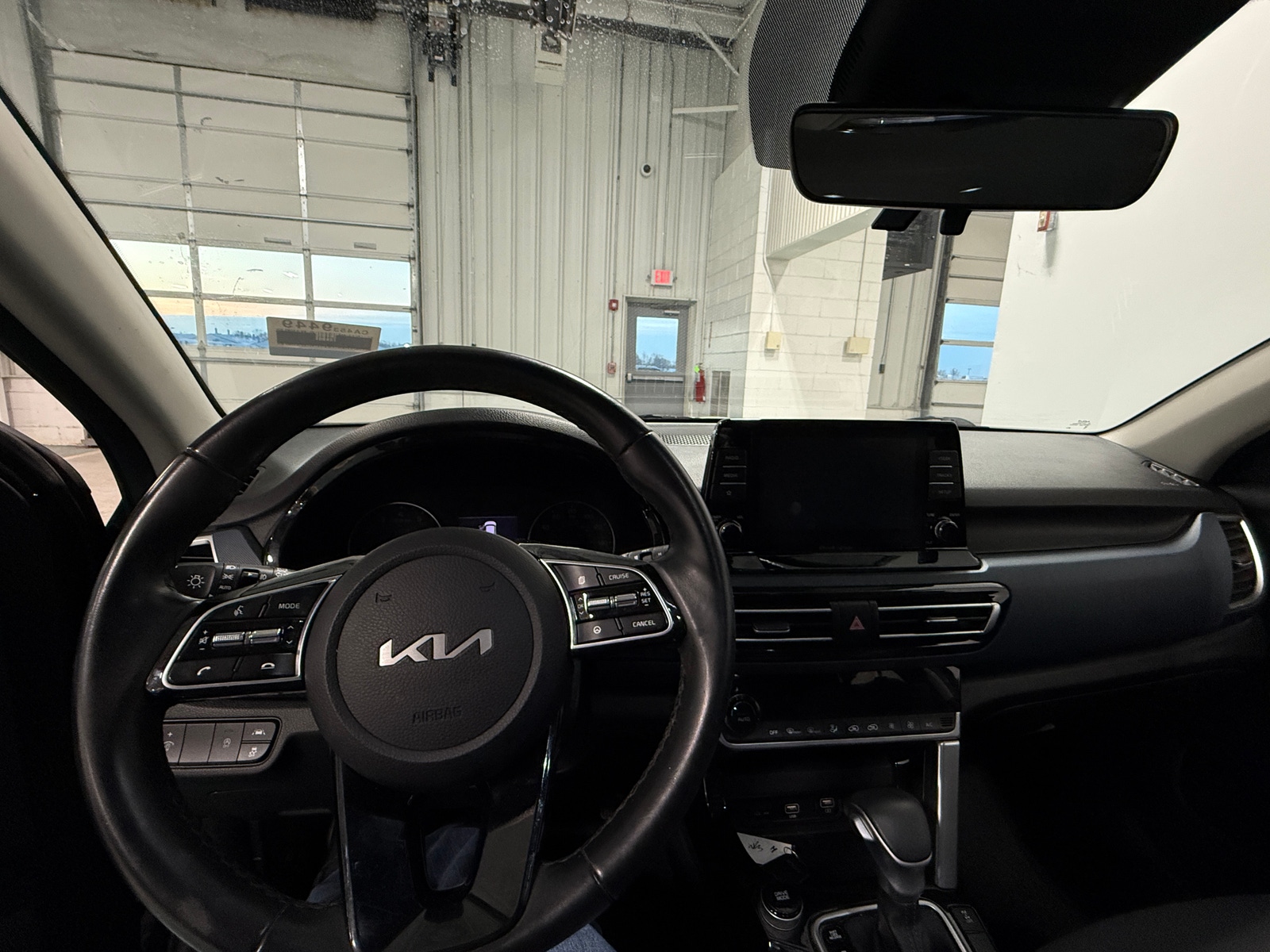 Thumbnail: 2023 Kia Seltos - 3