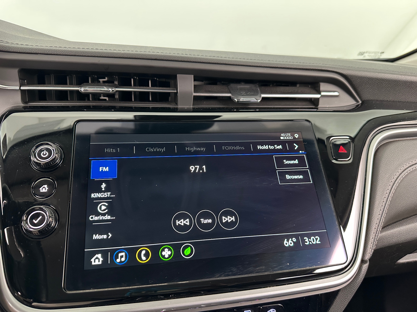 Thumbnail: 2023 Chevrolet Bolt EUV - 3