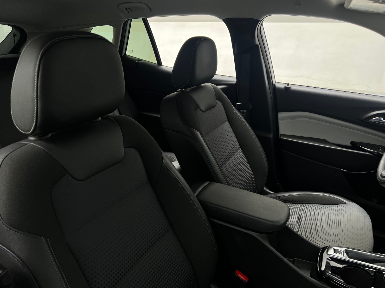 Thumbnail: 2025 Chevrolet Trax - 2