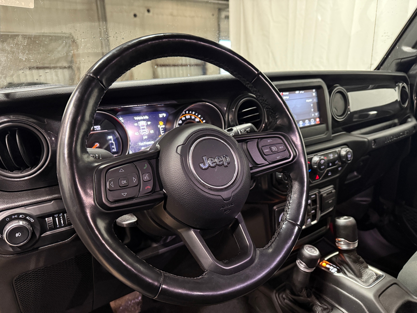 Thumbnail: 2021 Jeep Wrangler - 5