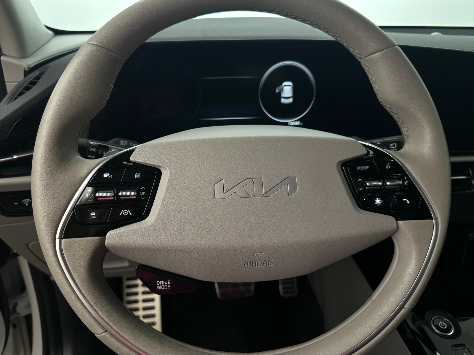 Thumbnail: 2023 Kia Niro - 4