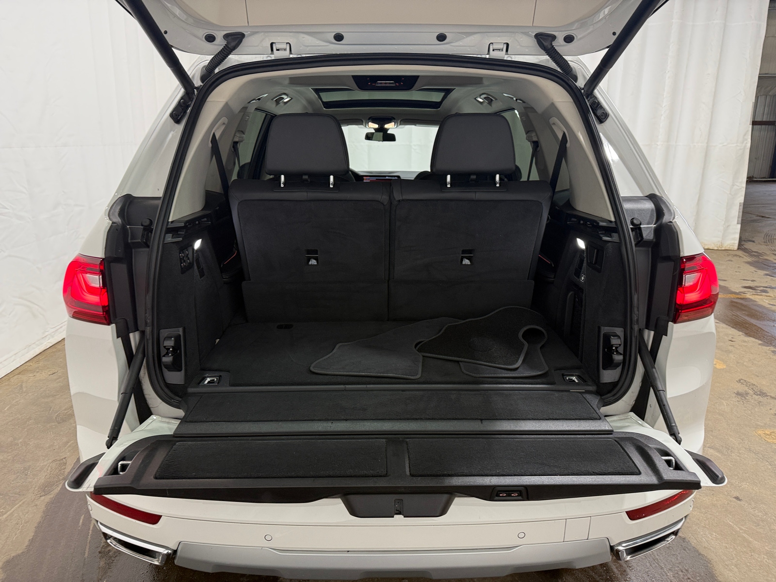 Thumbnail: 2022 BMW X7 - 6