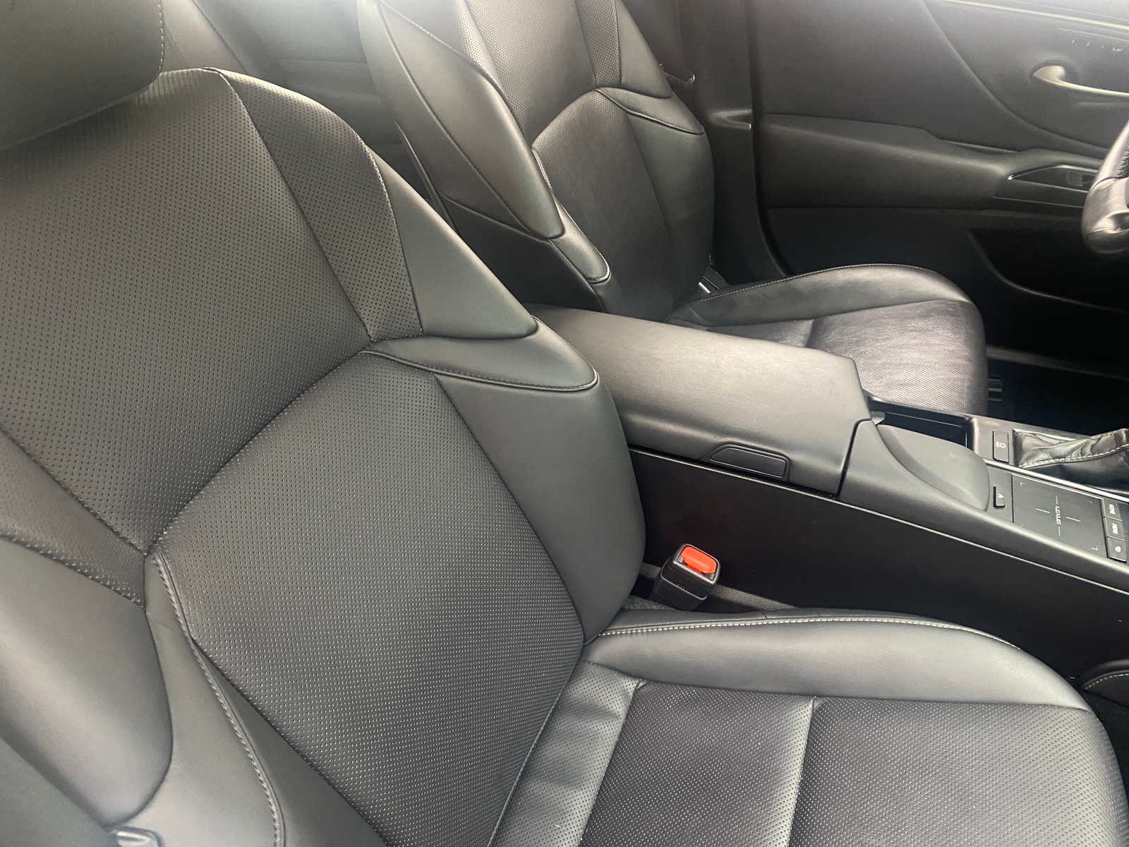 Thumbnail: 2020 Lexus ES - 2