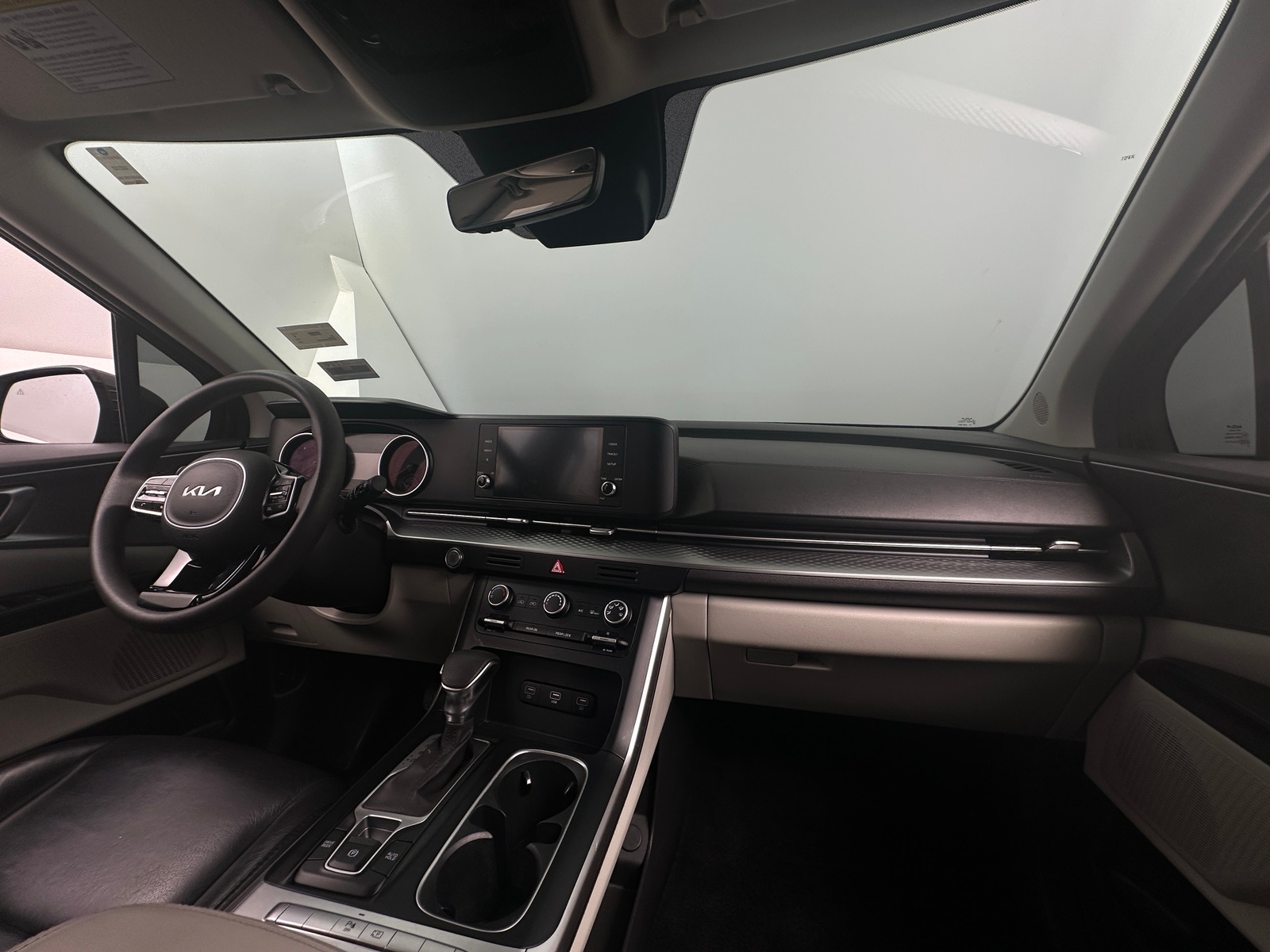 Thumbnail: 2023 Kia Carnival - 3