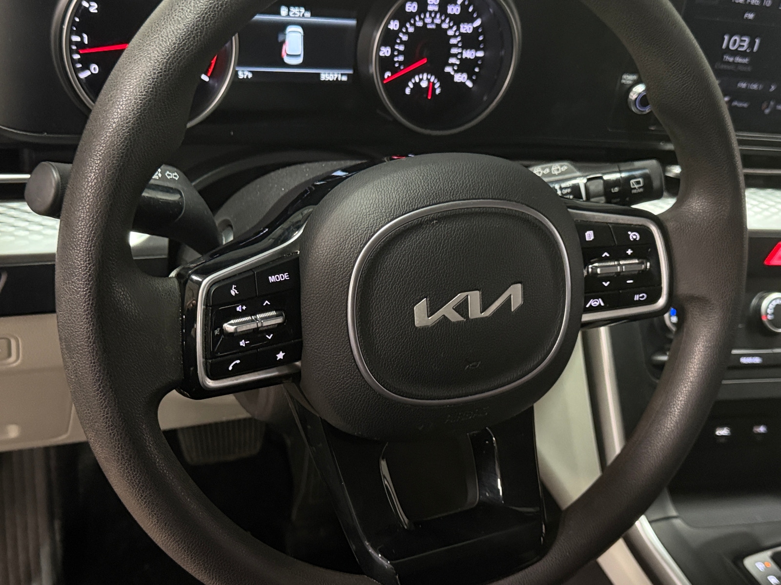 Thumbnail: 2023 Kia Carnival - 5