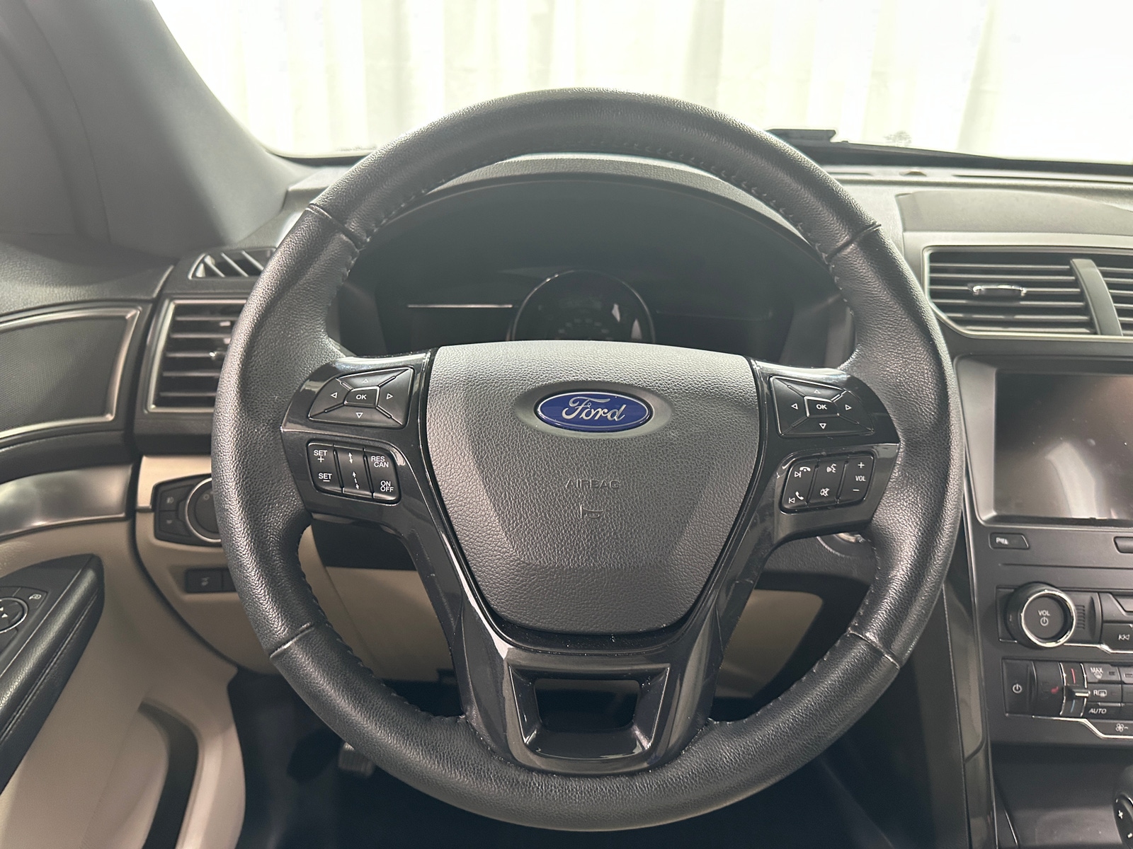 Thumbnail: 2019 Ford Explorer - 5