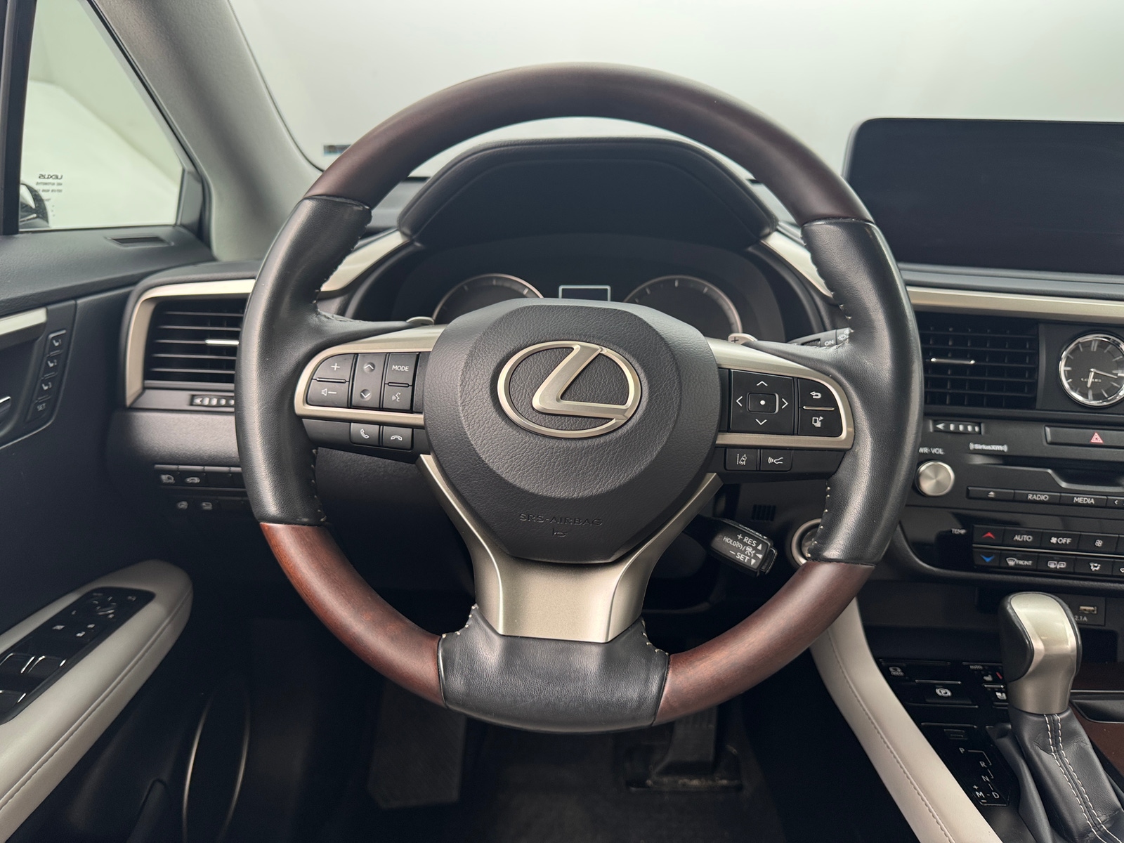 Thumbnail: 2020 Lexus RX - 4