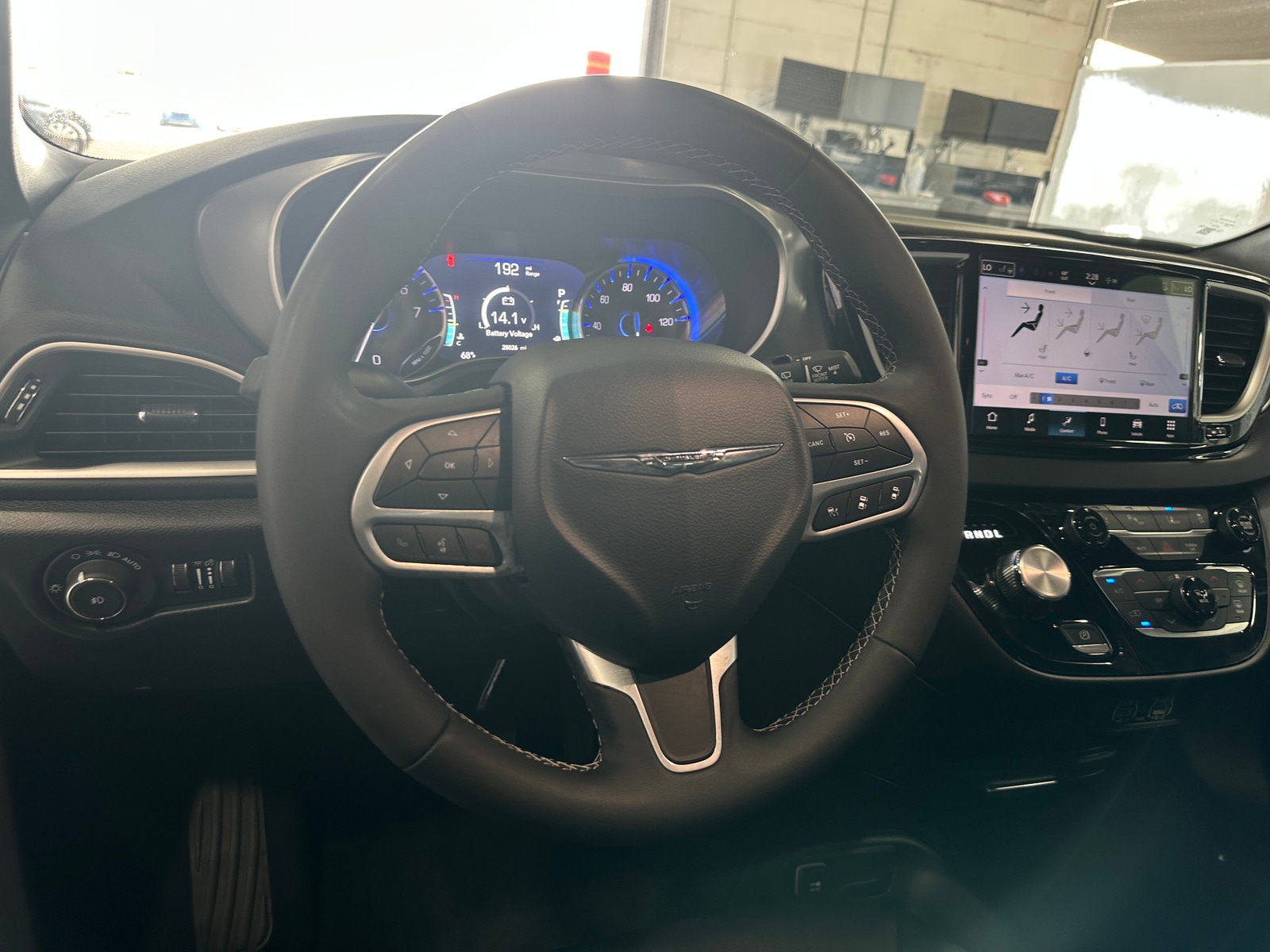 Thumbnail: 2025 Chrysler Pacifica - 4