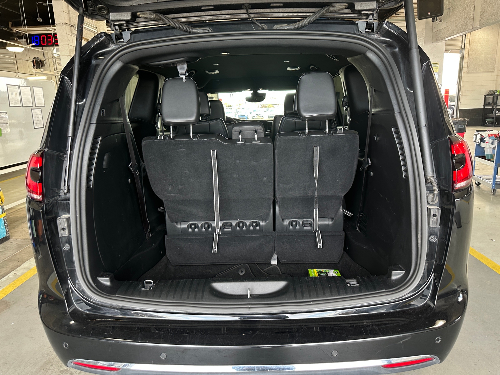 Thumbnail: 2025 Chrysler Pacifica - 6