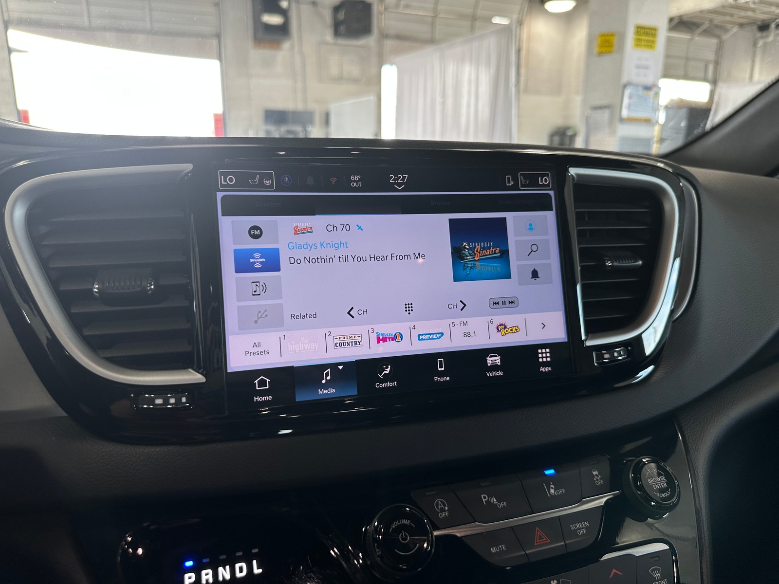 Thumbnail: 2025 Chrysler Pacifica - 3