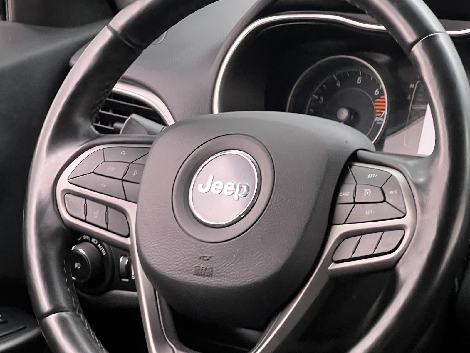 Thumbnail: 2019 Jeep Cherokee - 5