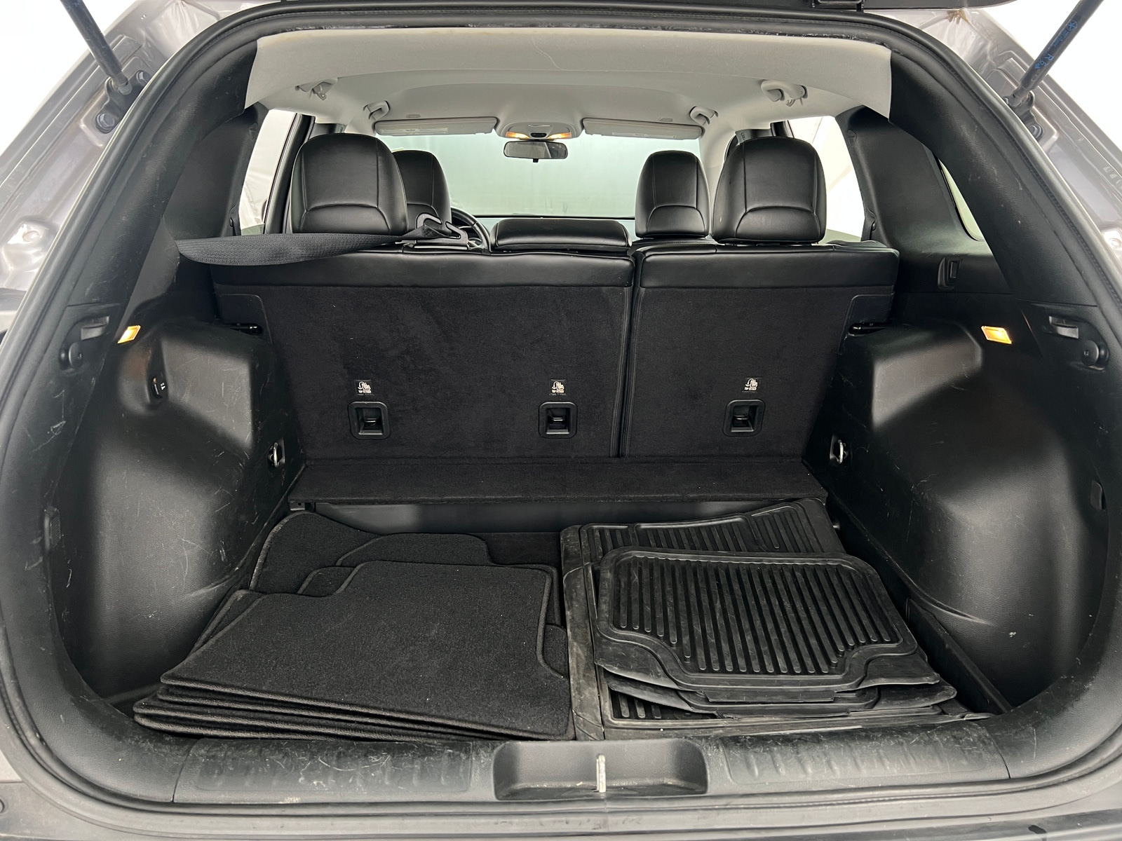 Thumbnail: 2019 Jeep Cherokee - 7