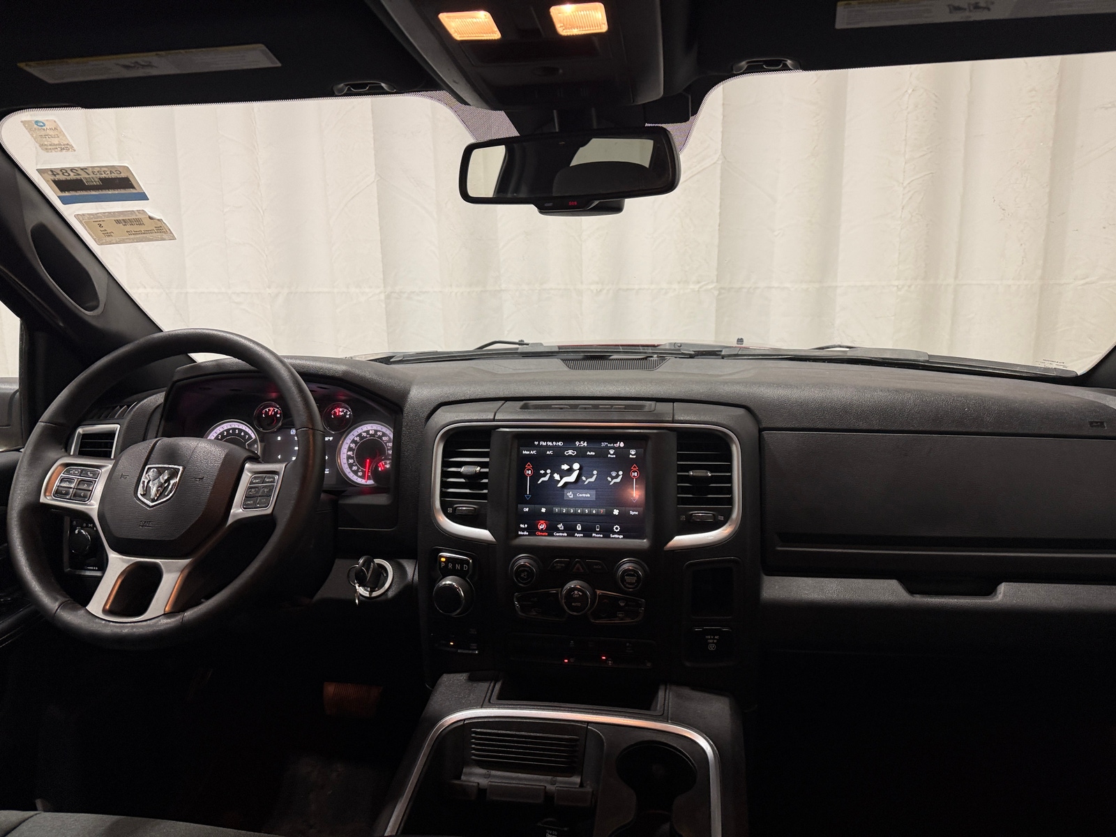 Thumbnail: 2021 RAM 1500 Classic - 3