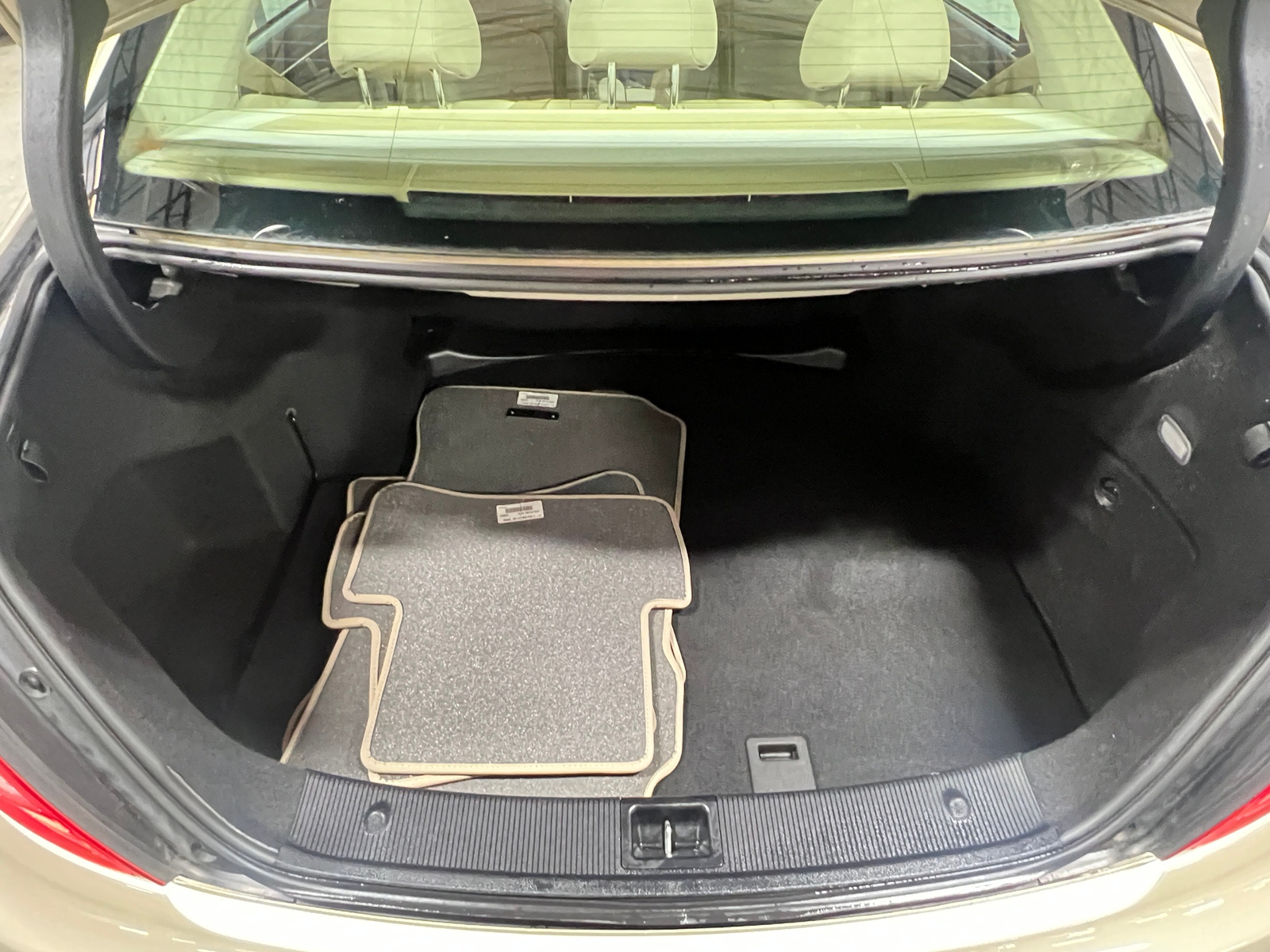 Thumbnail: 2012 Mercedes-Benz C-Class - 6