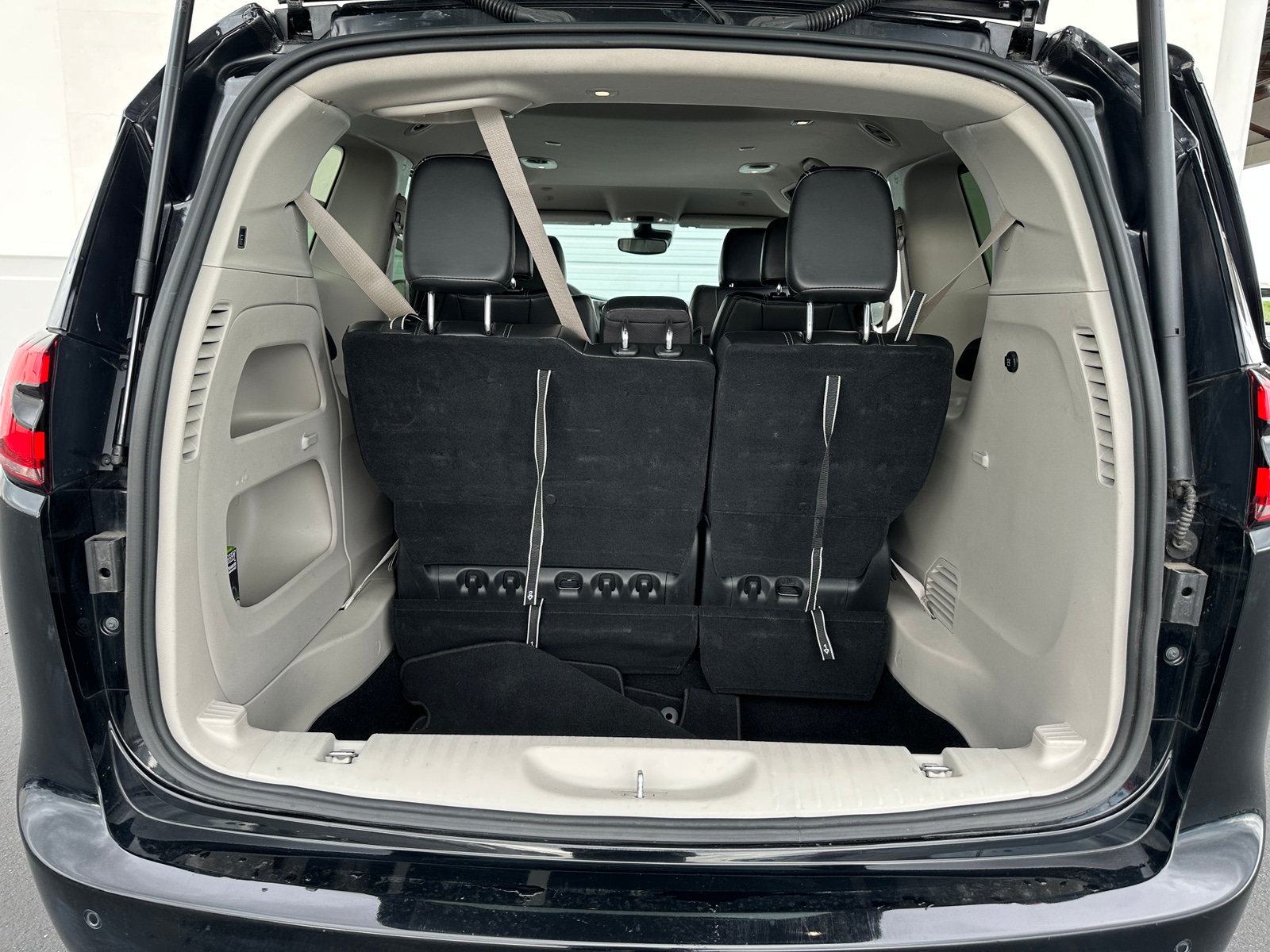 Thumbnail: 2024 Chrysler Pacifica - 6