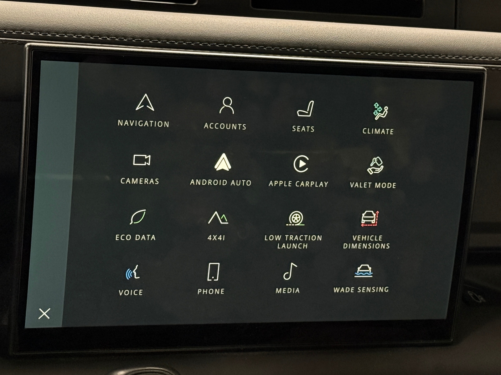 Thumbnail: 2023 Land Rover Defender - 3