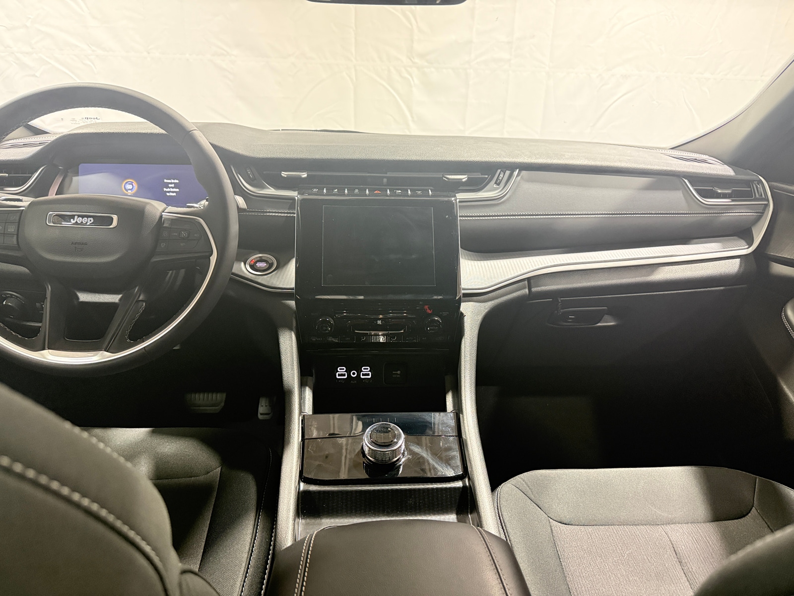 Thumbnail: 2025 Jeep Grand Cherokee - 3