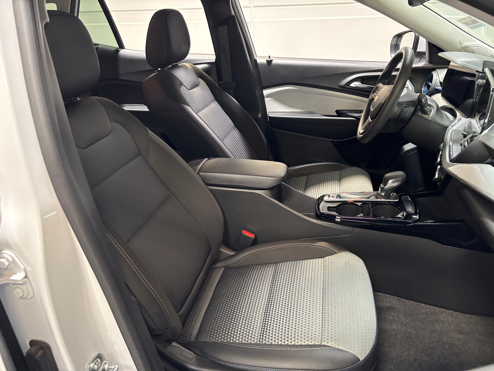 Thumbnail: 2025 Chevrolet Trax - 2