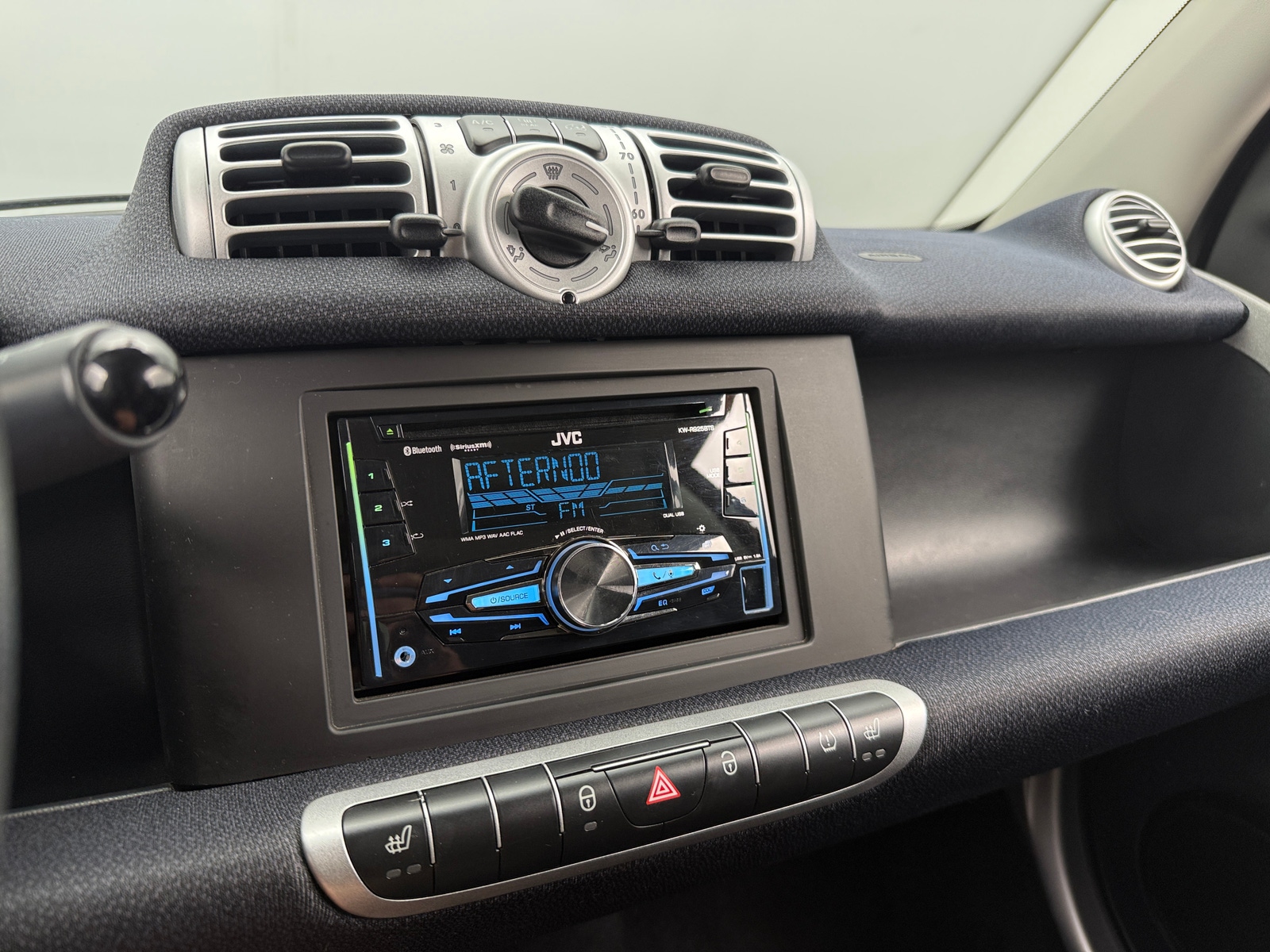 Thumbnail: 2014 smart fortwo - 4