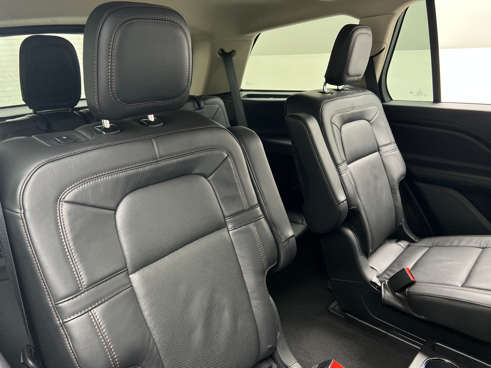 Thumbnail: 2023 Lincoln Aviator - 5